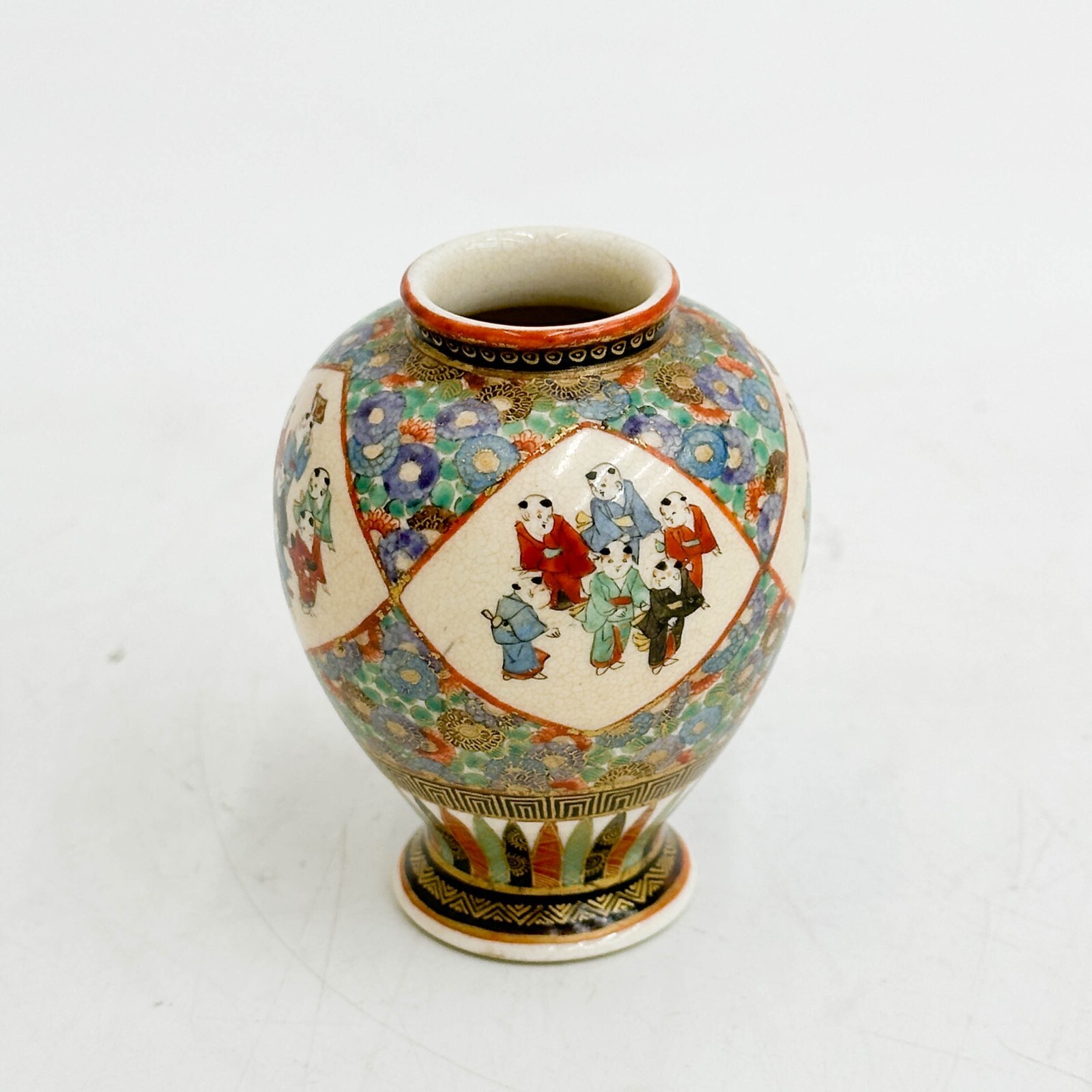 【掌で遊ぶ唐子たち】薩摩焼 錦光山 細密色絵 唐子文 小花瓶 - 画像 (3)