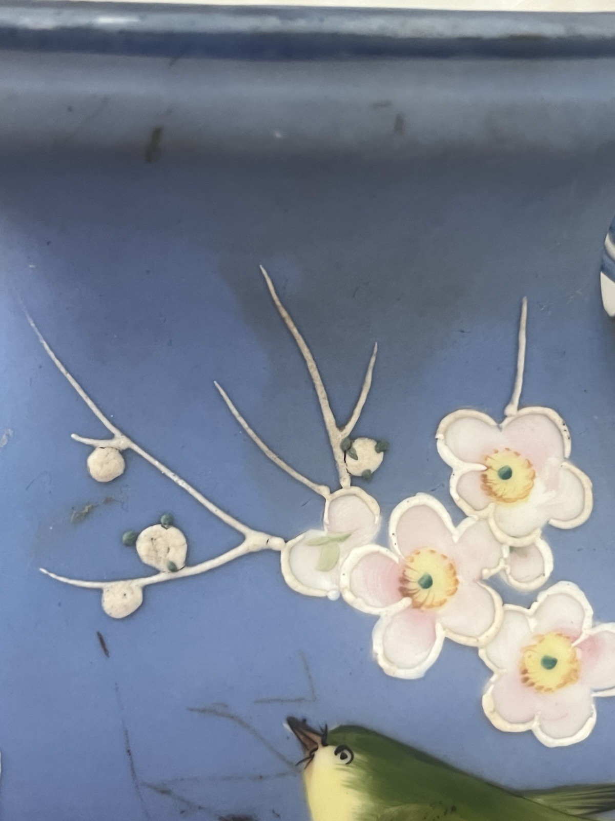 【青地に春を告げる小鳥】オールドノリタケ 盛上 花鳥文 耳付花瓶 - 画像 (2)