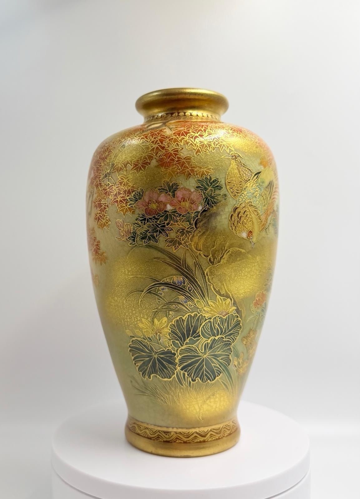 【金地に雉が下りる秋】薩摩焼 金襴手 花鳥文 花瓶 - 画像 (2)