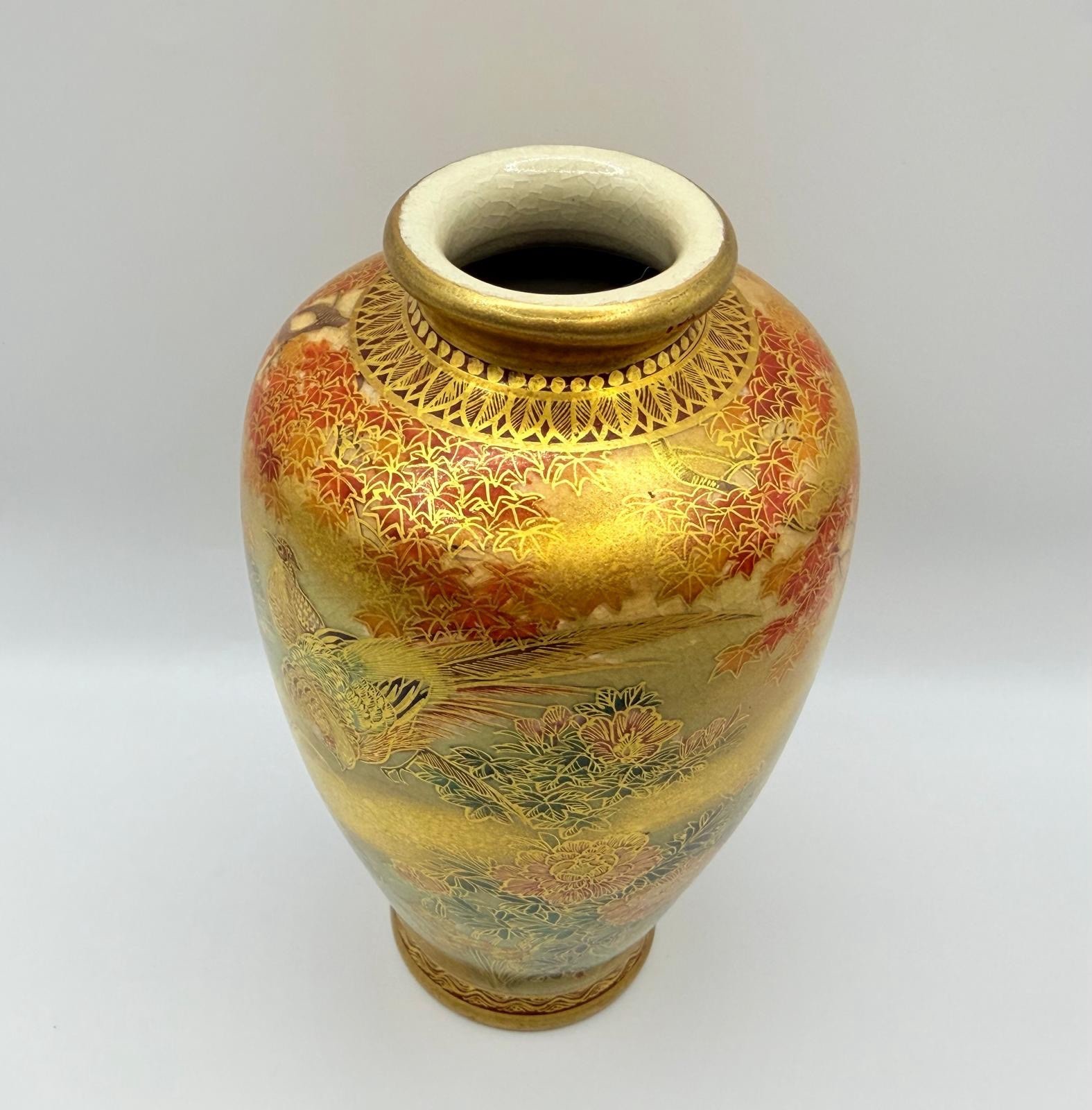 【金地に雉が下りる秋】薩摩焼 金襴手 花鳥文 花瓶 - 画像 (3)