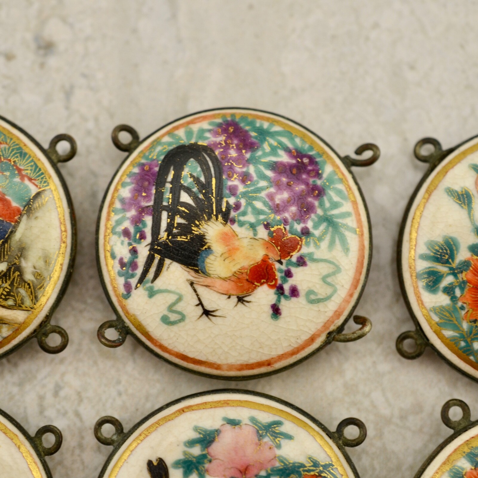 【腕にめぐる六つの小景】薩摩焼 色絵金彩 花鳥文 陶板 6枚組 - 画像 (3)