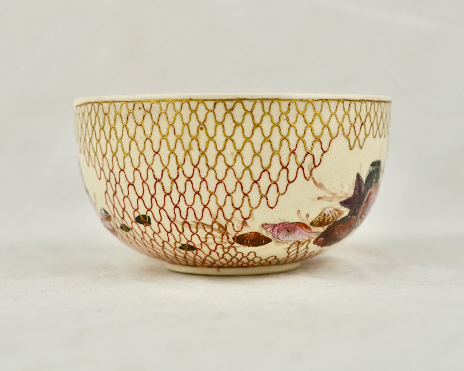 【金の網が潮騒を掬う】薩摩焼 盛上 色絵金彩 貝尽くし文 鉢 - 画像 (2)