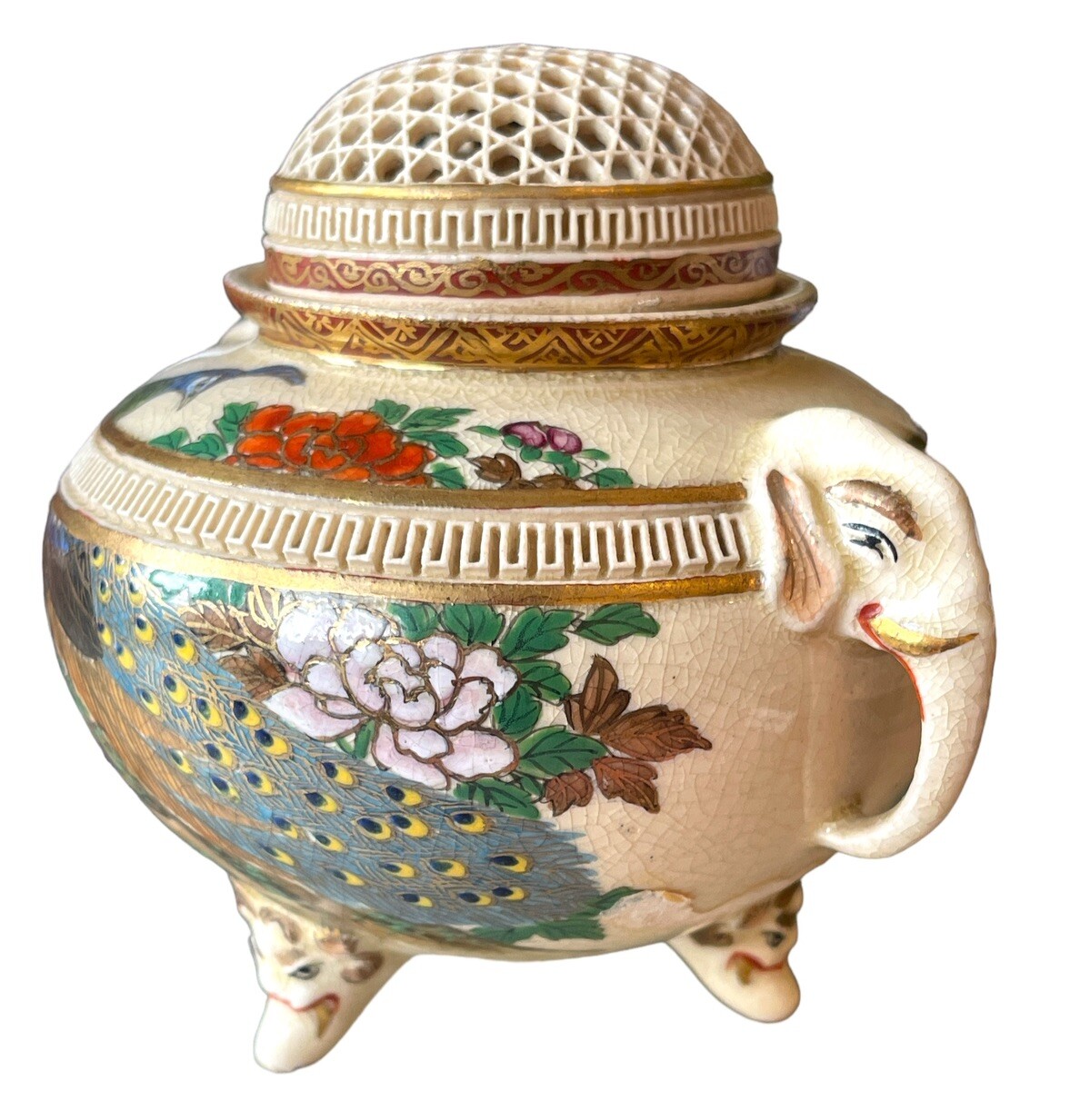 【象が孔雀の庭をになう】薩摩焼 色絵金彩 孔雀文 象耳香炉 透かし彫り - 画像 (2)