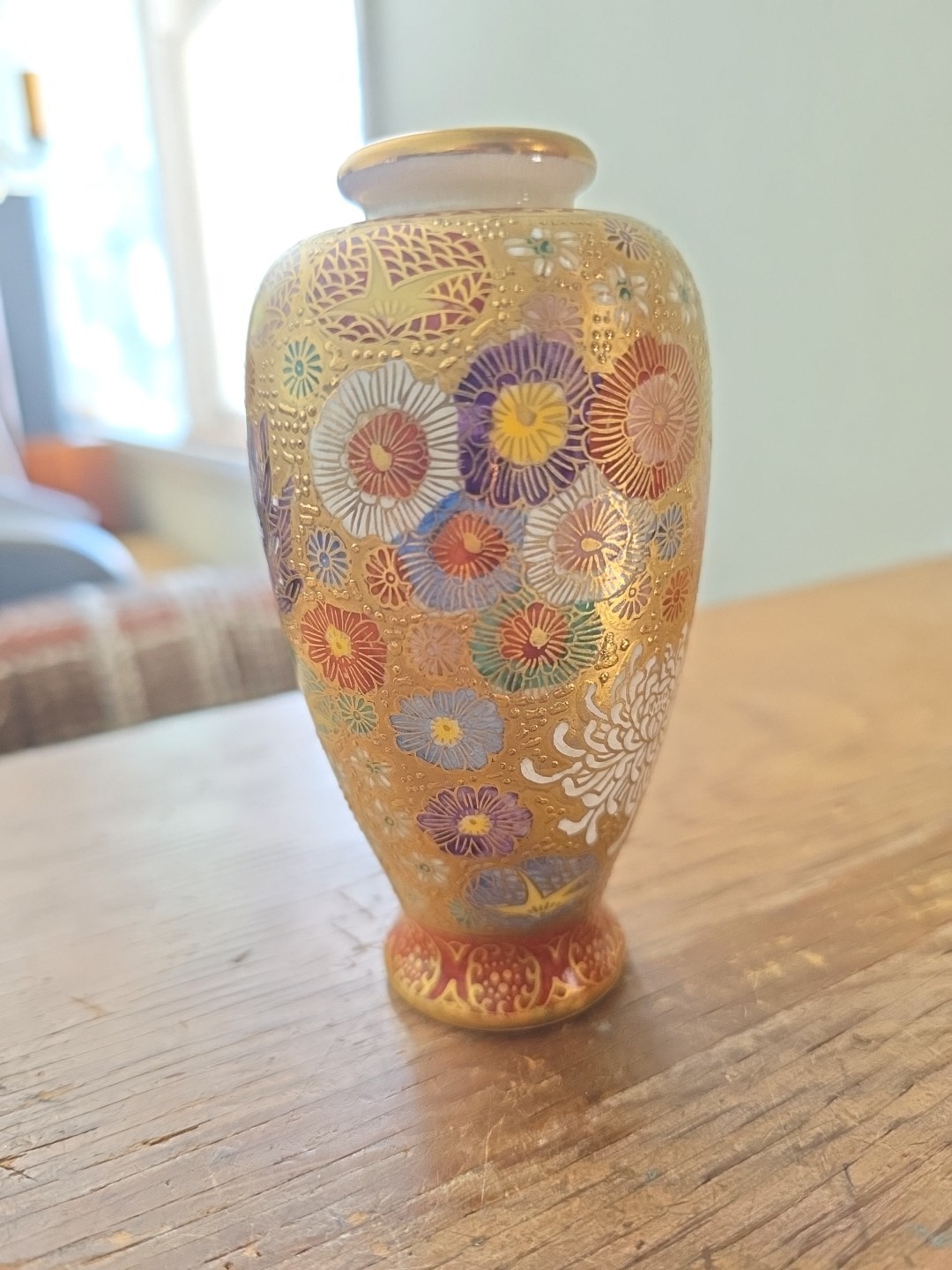 【金地を埋め尽くす千の花】薩摩焼 金彩 千花文 花瓶 色絵 - 画像 (2)