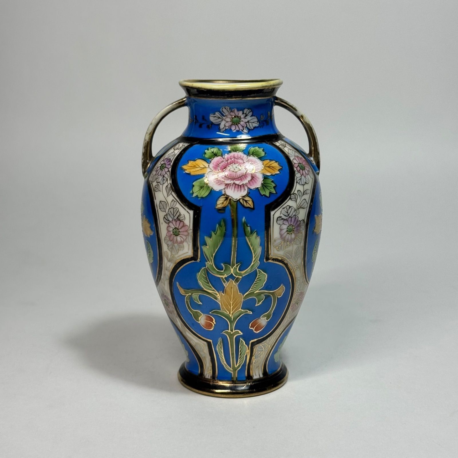 【青地に咲きこぼれる花】オールドノリタケ 牡丹菊文 両耳花瓶 金彩 - 画像 (2)