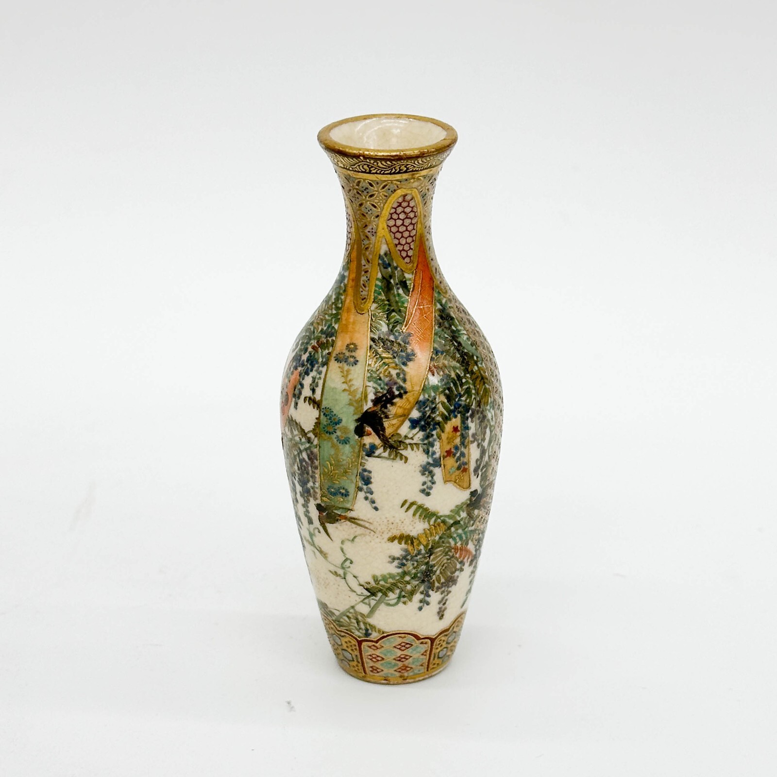 【熨斗が風にひるがえる】薩摩焼 錦光山 色絵金彩 藤花・熨斗文 花瓶 細密画 - 画像 (2)