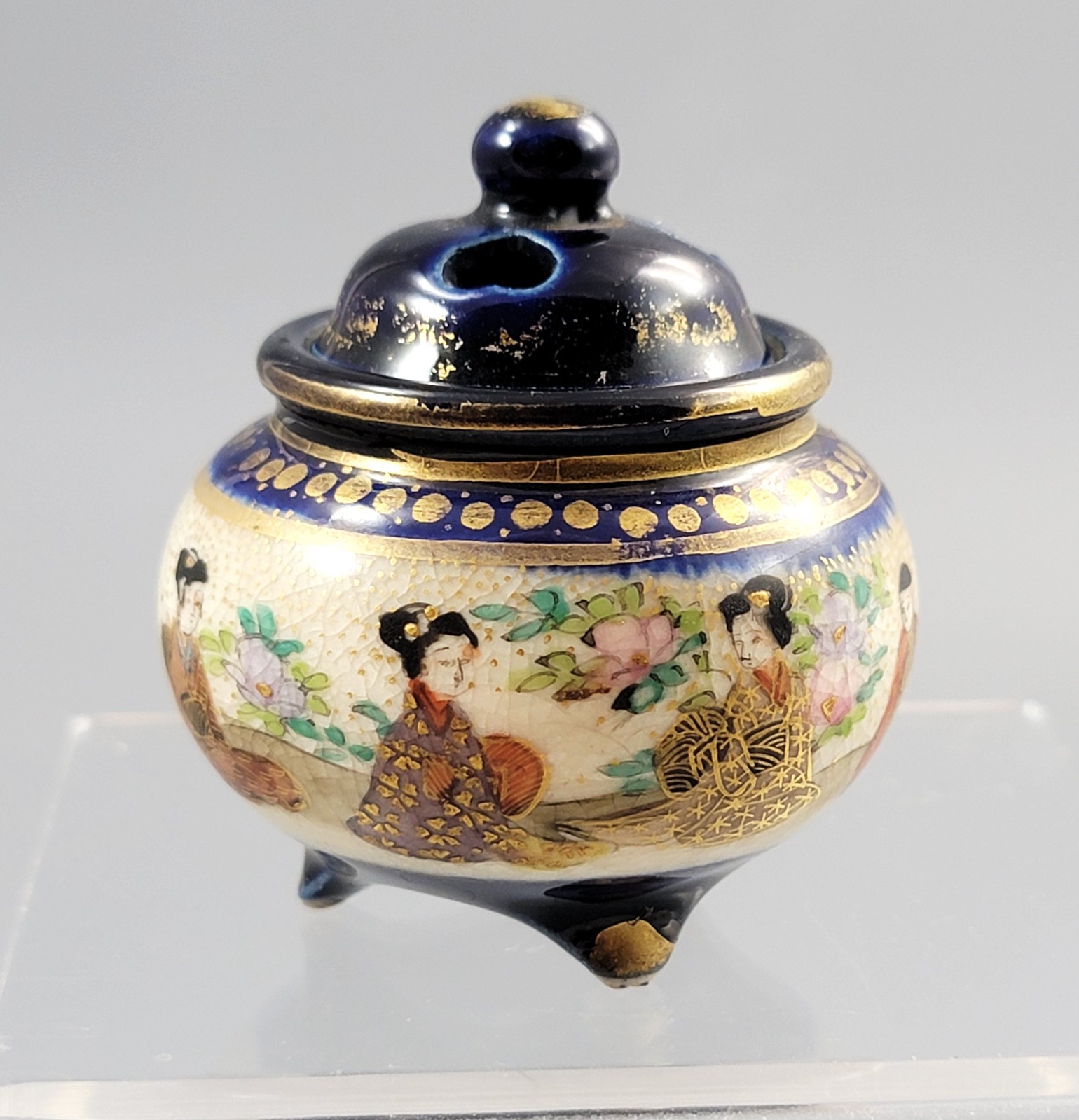【指先ほどの器に宴が集う】薩摩焼 色絵金彩 人物・花文 香炉 コバルト - 画像 (2)