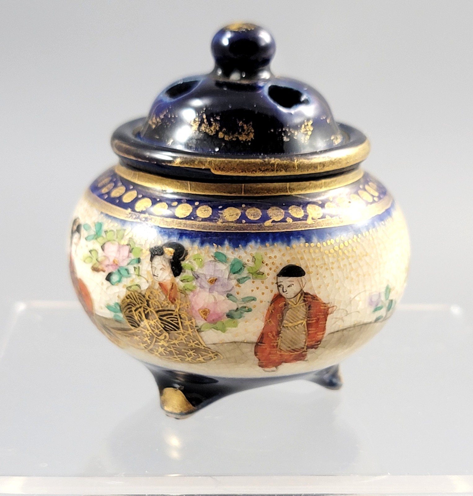 【指先ほどの器に宴が集う】薩摩焼 色絵金彩 人物・花文 香炉 コバルト - 画像 (3)