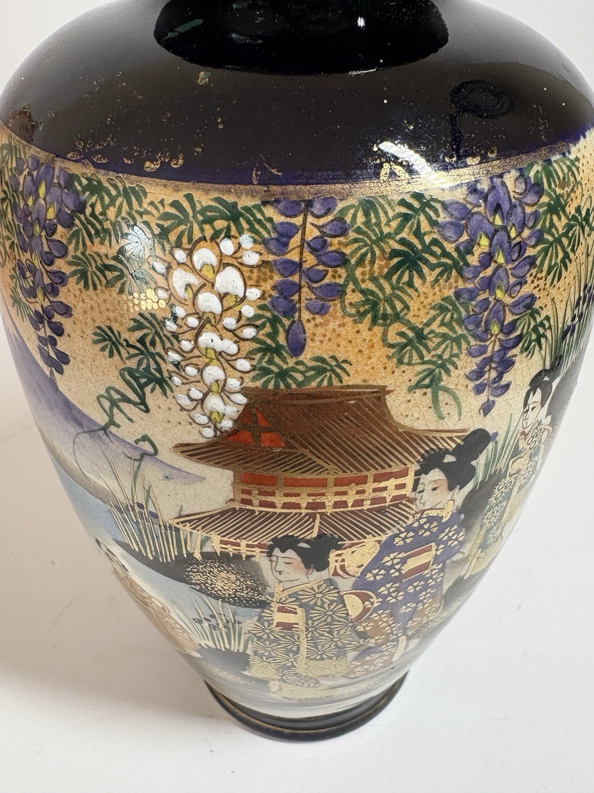 【白藤が夜の空へ垂れる】薩摩焼 盛上 藤花・人物文 花瓶 金彩 - 画像 (2)