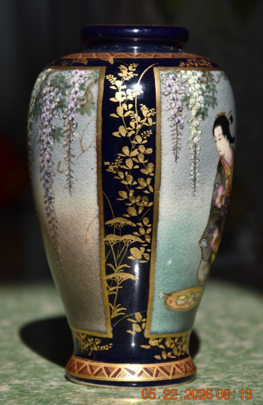 【掌におさまる藤棚の午後】薩摩焼 色絵金彩 藤花・美人文 花瓶 コバルト - 画像 (2)