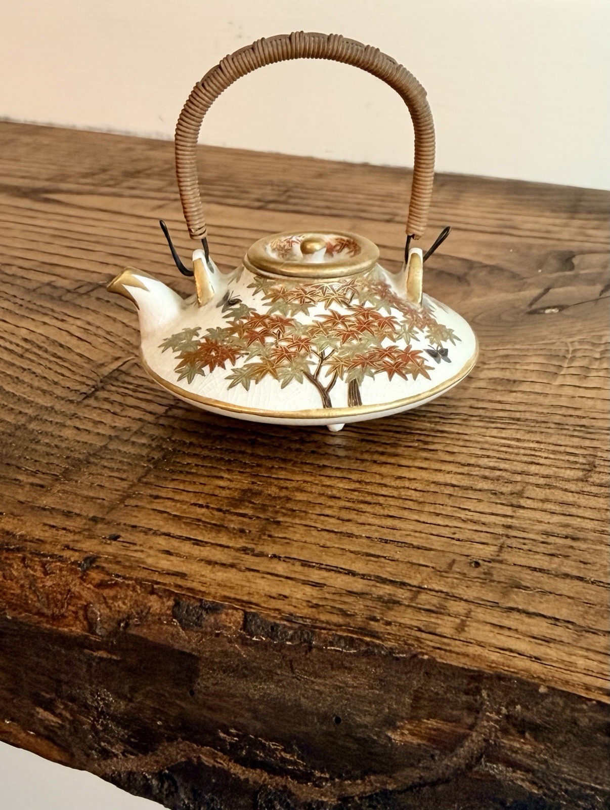【掌の上に秋が一枝】薩摩焼 錦光山 色絵金彩 紅葉文 豆急須 籐手 - 画像 (3)