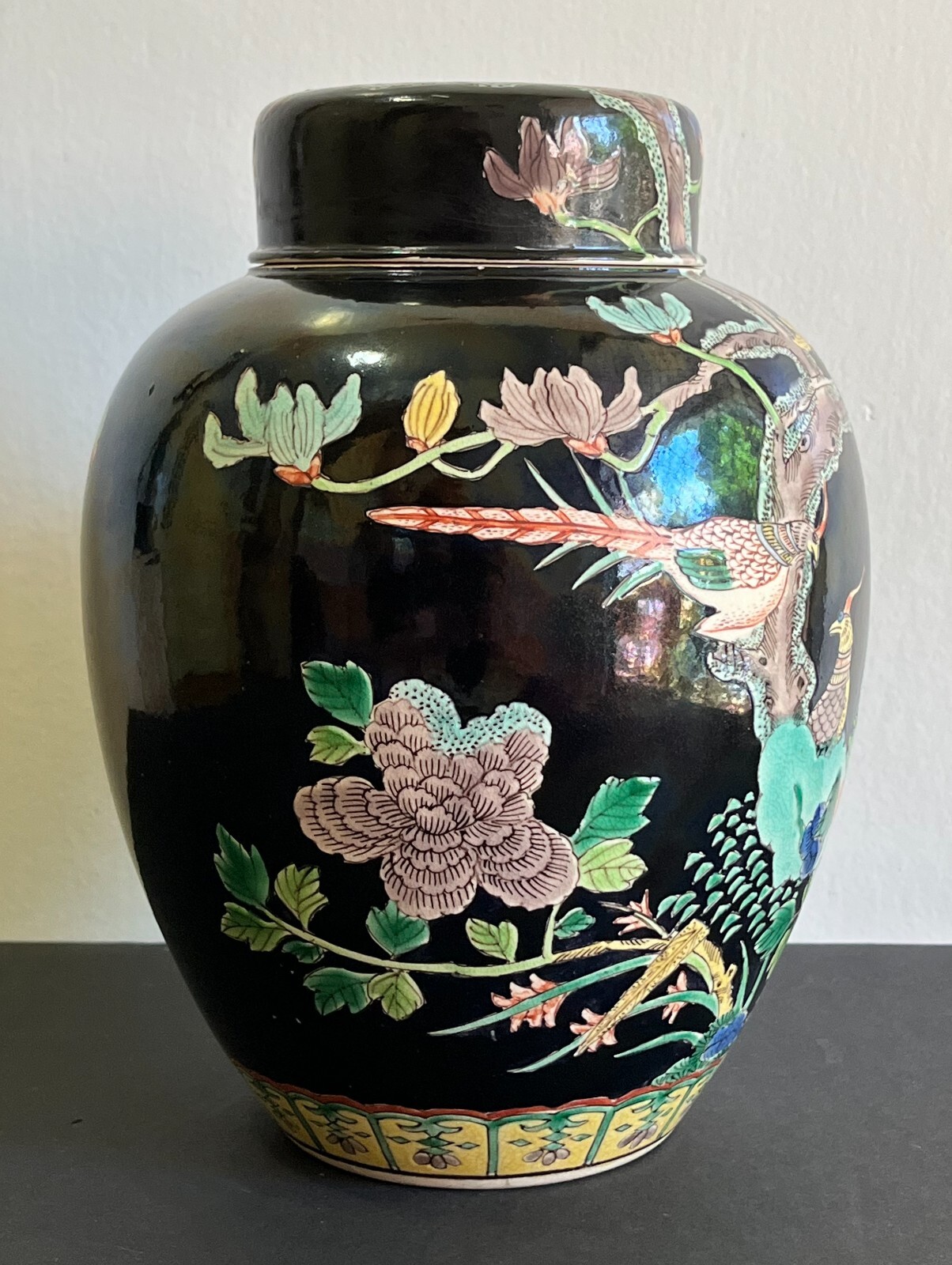 【漆黒の闇に極楽鳥が息づく】錦光山 黒地色絵 花鳥文 蓋物 - 画像 (2)