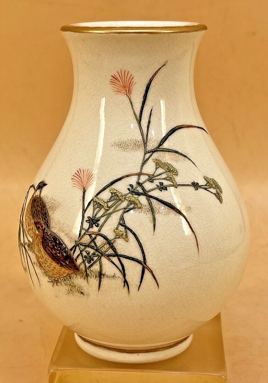 【秋草に鶉が二羽寄り添う】薩摩焼 錦光山 盛上 鶉文 花瓶 金彩 - 画像 (2)