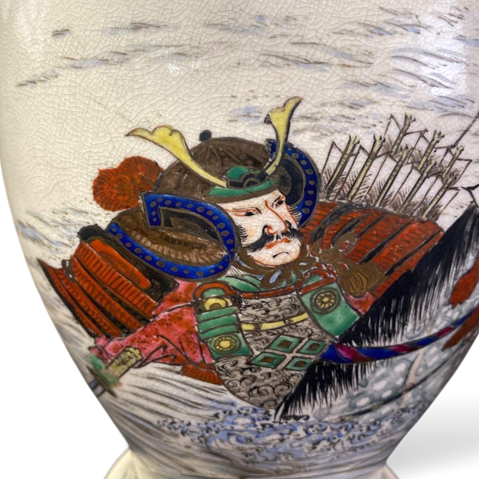 【波を蹴立てて武者が渡る】薩摩焼 色絵 武者文 両耳 花瓶 - 画像 (3)
