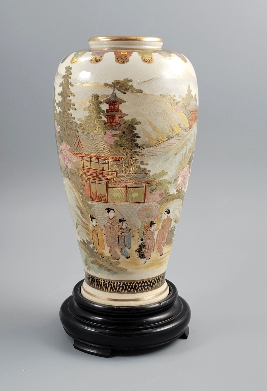【富士を望む花の道が続く】薩摩焼 細密 風景文 花瓶 金彩 - 画像 (2)