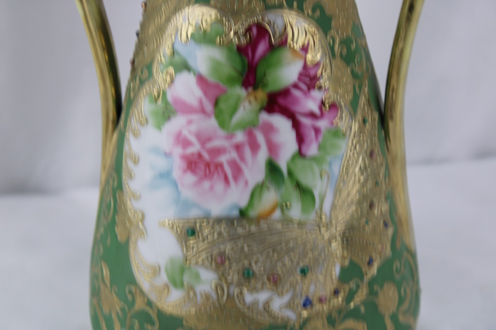 【金の蝶が緑地に降りる】オールドノリタケ 金盛 ジュエル装飾 蝶文 両耳花瓶 - 画像 (3)
