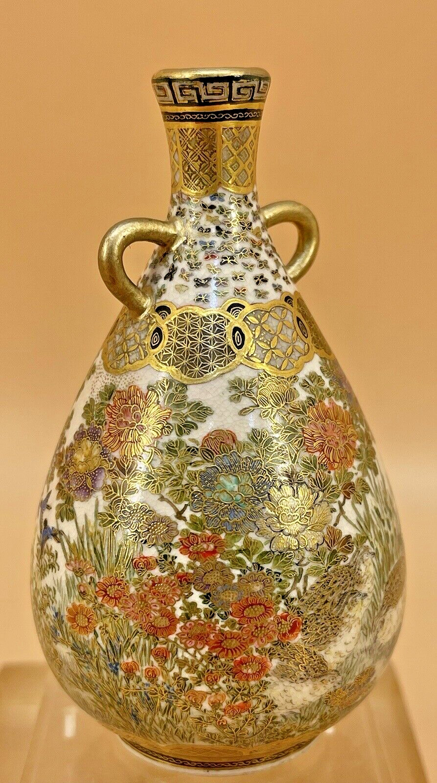 【掌の野に鶉がひそむ】薩摩焼 錦光山 細密金彩 鶉花鳥文 両耳花瓶 - 画像 (2)