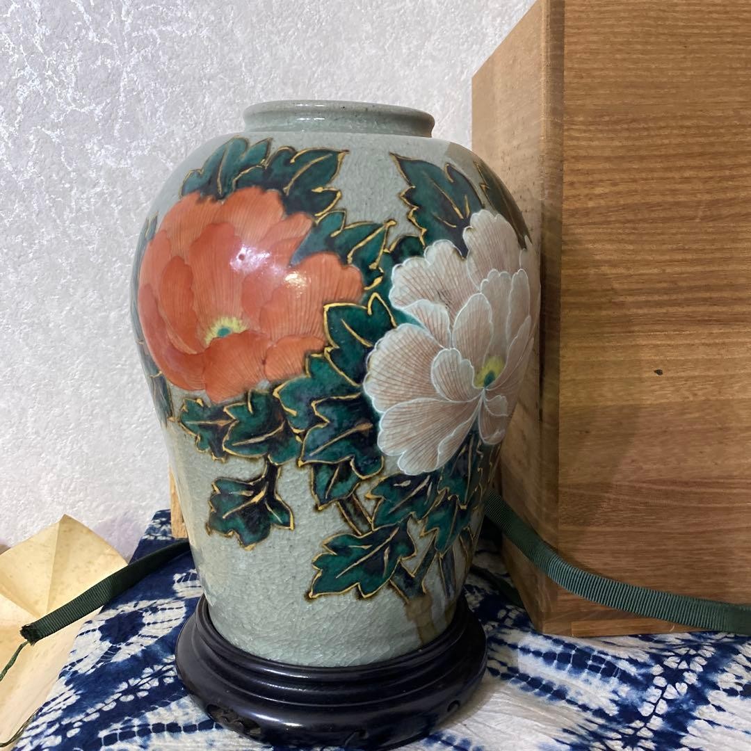 【灰青の地に牡丹がひらく】陶器 色絵金彩 牡丹文 壷 木箱付 - 画像 (2)