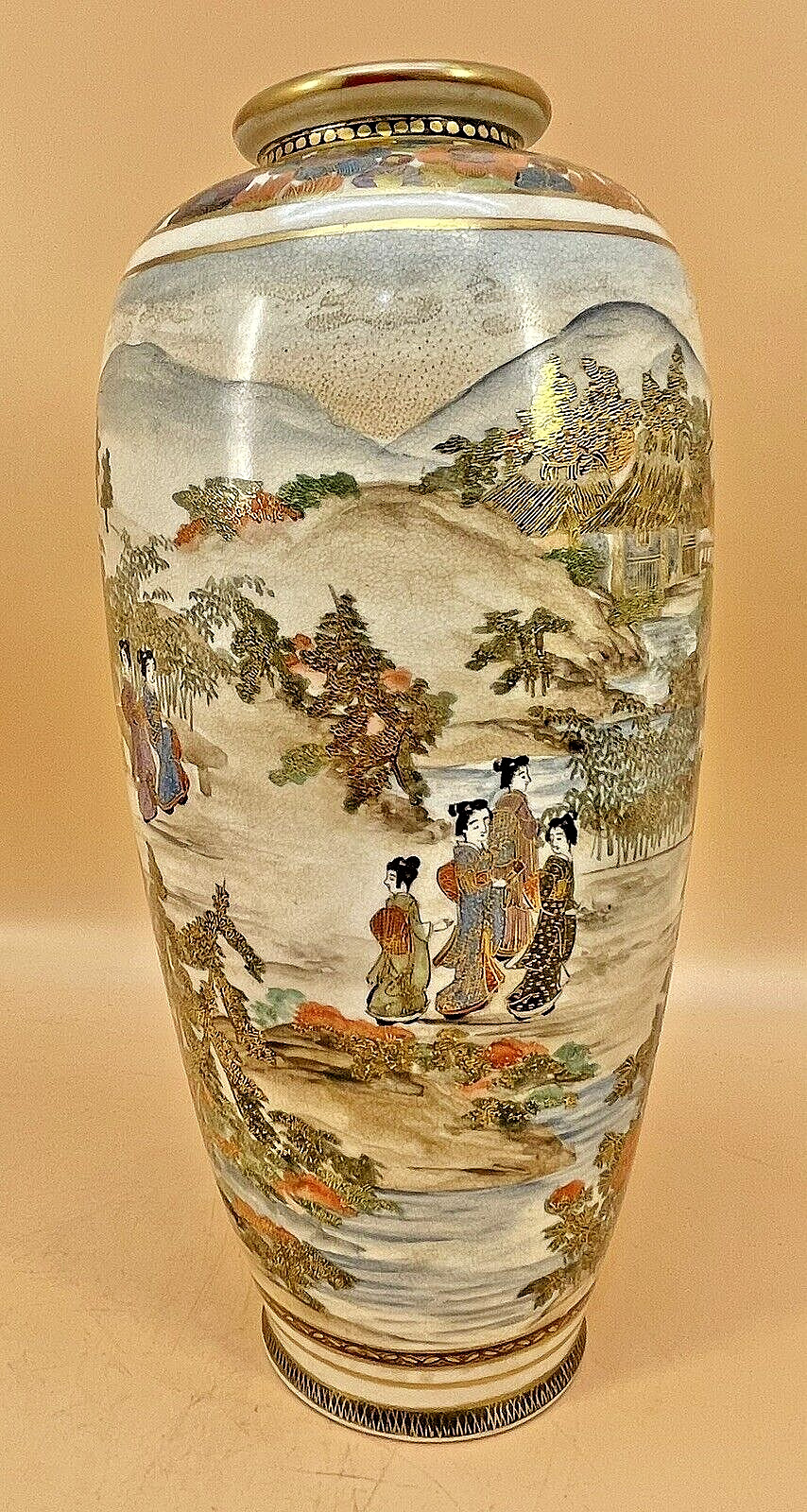 【橋を渡る前の静かな午後】薩摩焼 細密金彩 風景人物文 花瓶 - 画像 (3)