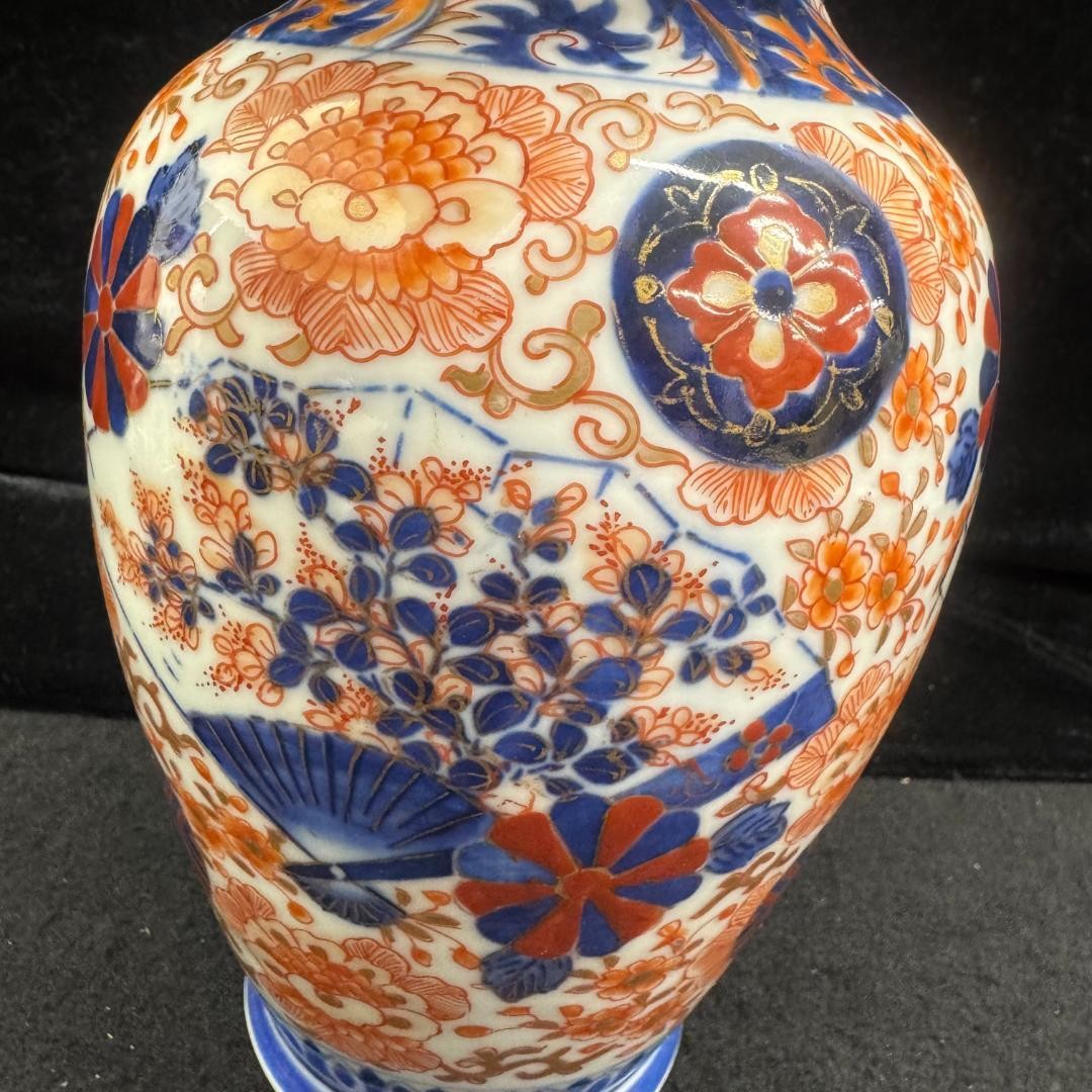 【扇がひらいて花が溢れる】伊万里 金襴手 扇面花文 花瓶 染錦 - 画像 (3)