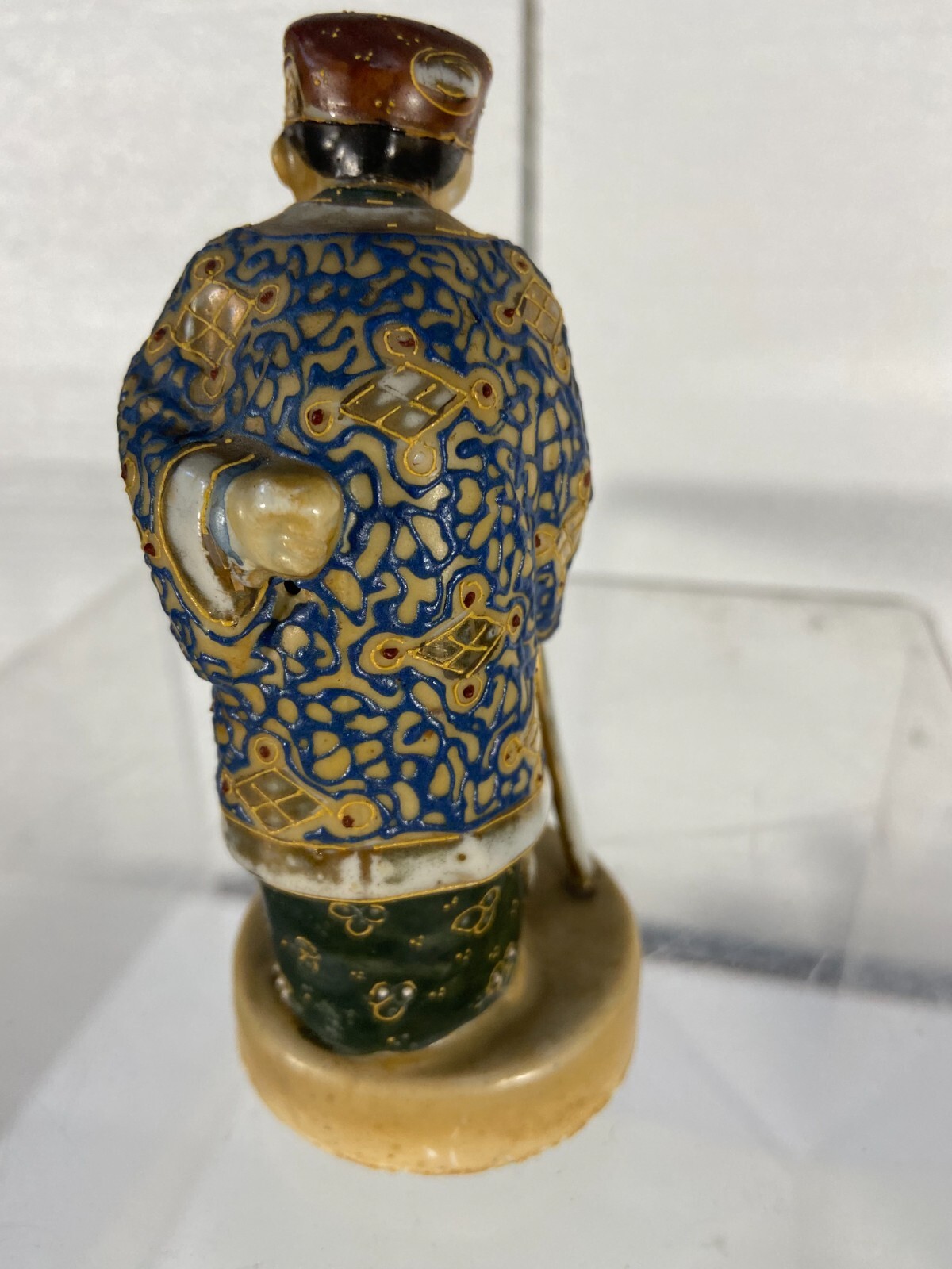 【杖にもたれる旅の翁】薩摩焼 錦光山 色絵金彩 人物文 置物 - 画像 (2)