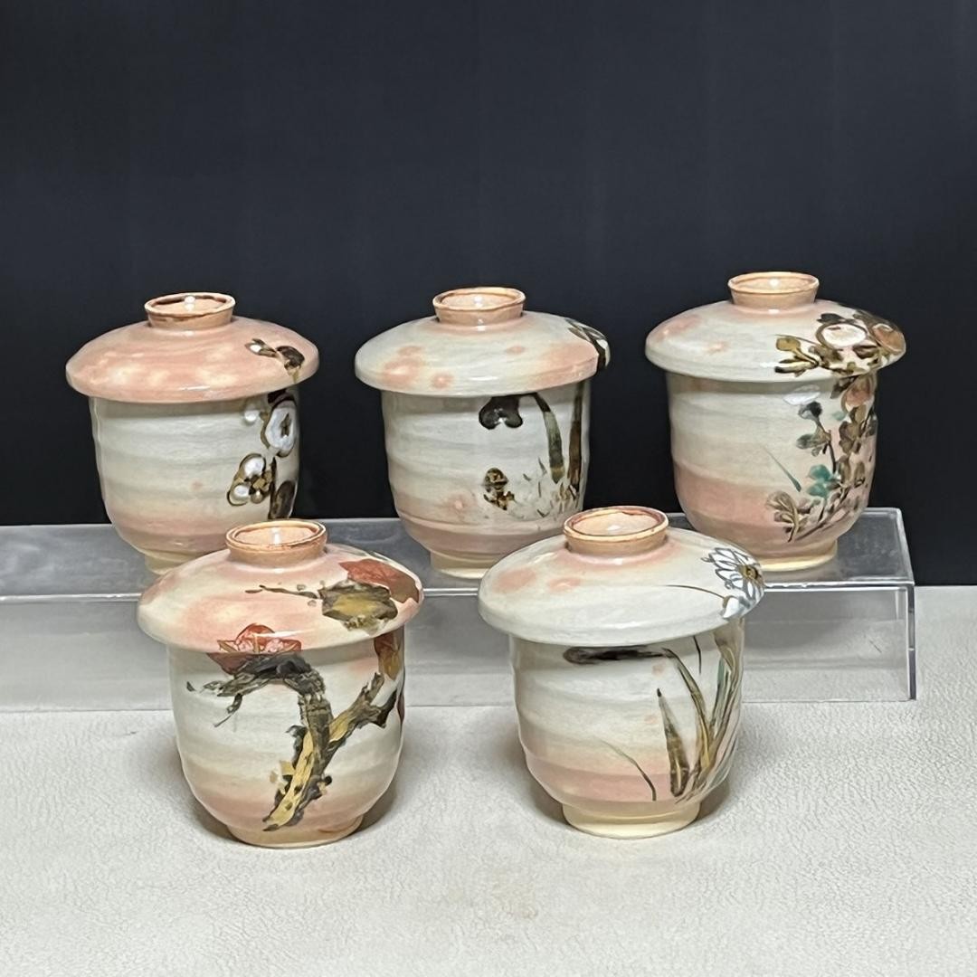 【五つの碗に四季が分かれる】真葛焼 色絵金彩 四季草花文 蓋向付 5客組 共箱 - 画像 (3)