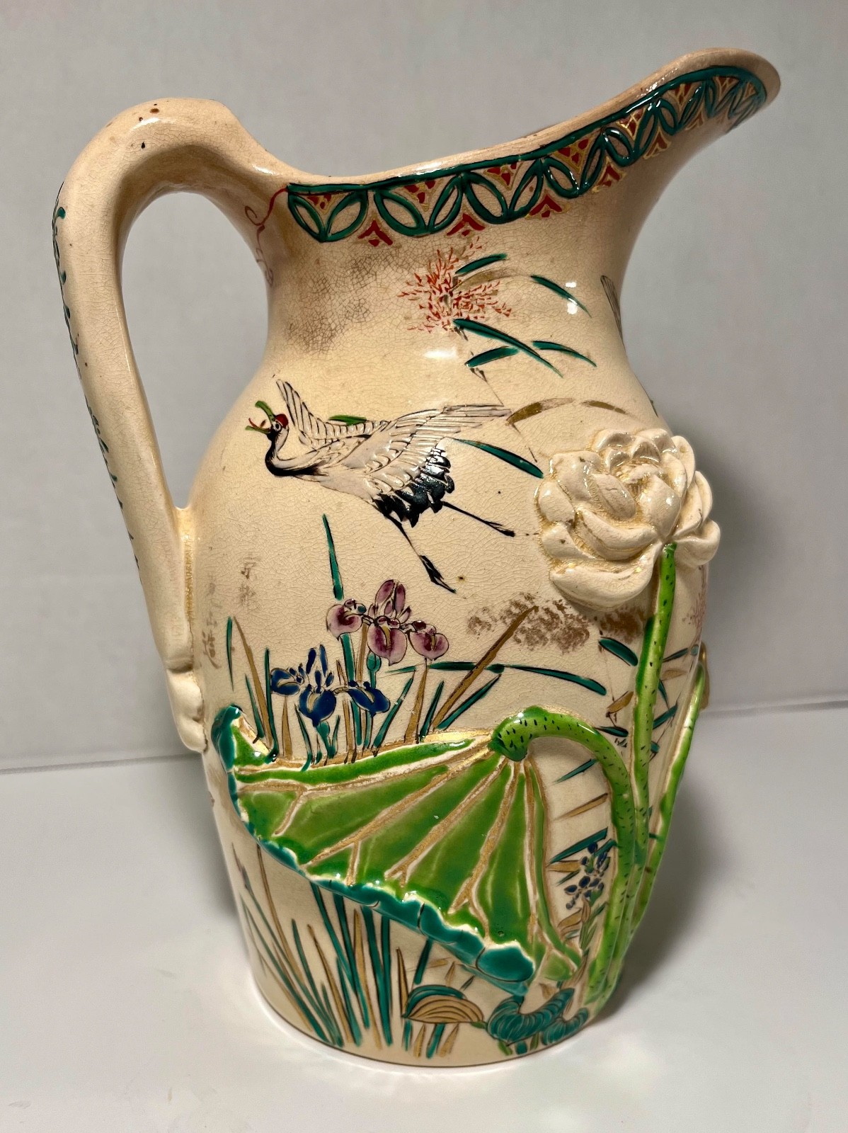 【蓮の葉が器から立ち上がる】薩摩焼 高浮彫 蓮池文 水差 色絵 - 画像 (3)
