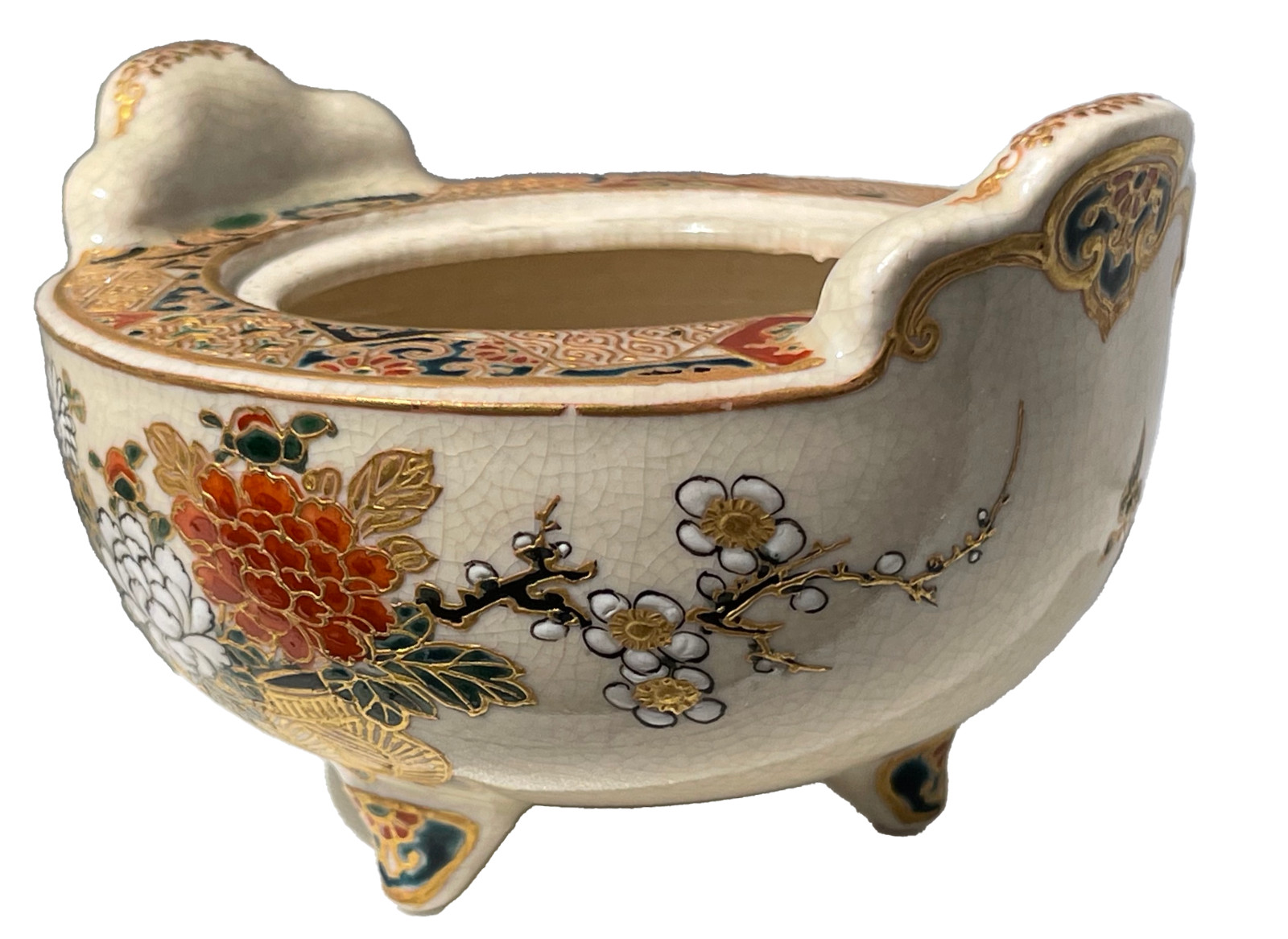 【呉須の青が締める花の卓】薩摩焼 雪山 色絵金彩 菊牡丹文 香炉 三足 - 画像 (3)
