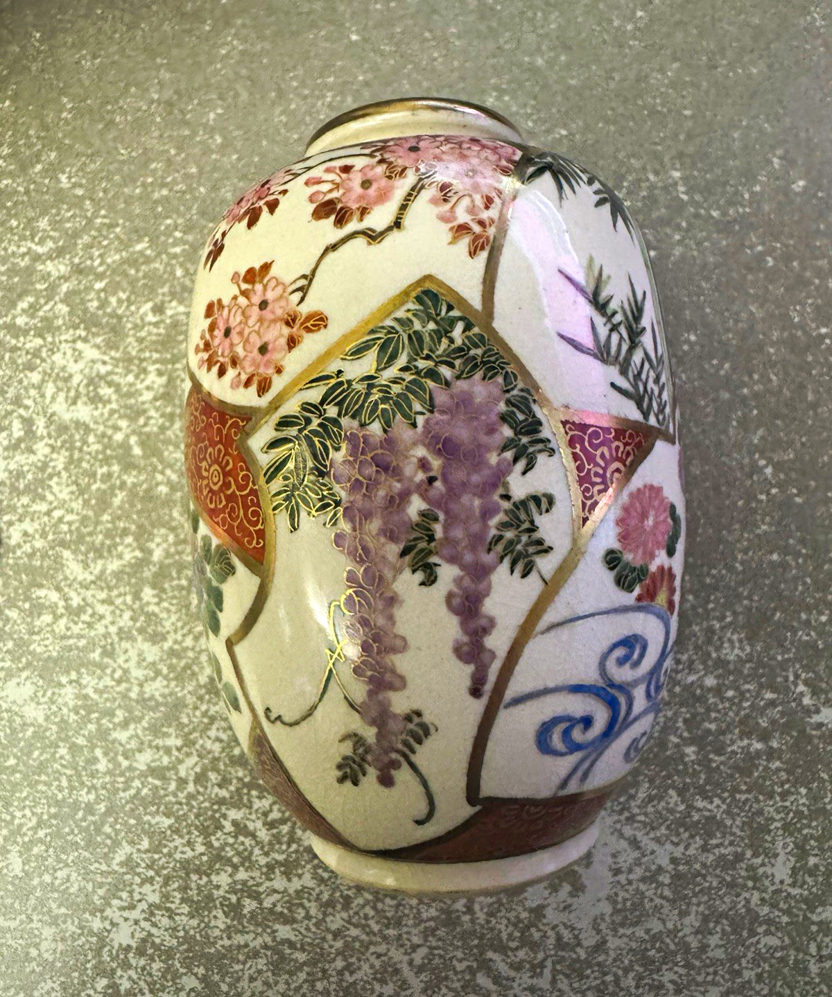 【掌におさまる四季のうつろい】薩摩焼 細密金彩 四季花文 小花瓶 人物文 - 画像 (2)