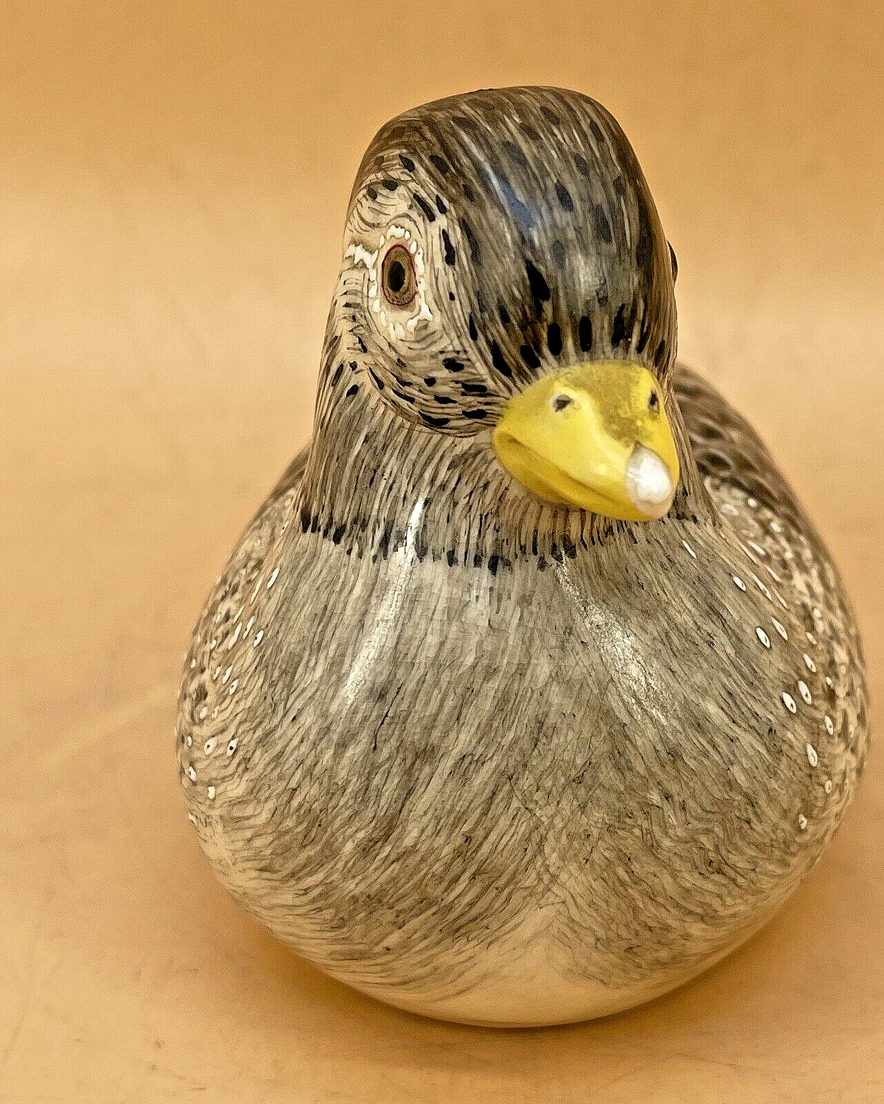 【羽に金がやどる静けさ】薩摩焼 伊藤東山 色絵金彩 鴨 置物 - 画像 (3)