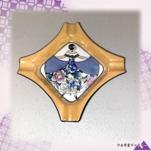 【菱形の窓に娘が立つ】オールドノリタケ デコレディ ラスター彩 灰皿