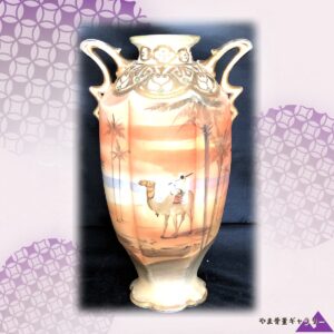 【砂の地平を行く一頭】オールドノリタケ ジュエル装飾 駱駝文 両耳花瓶 金彩